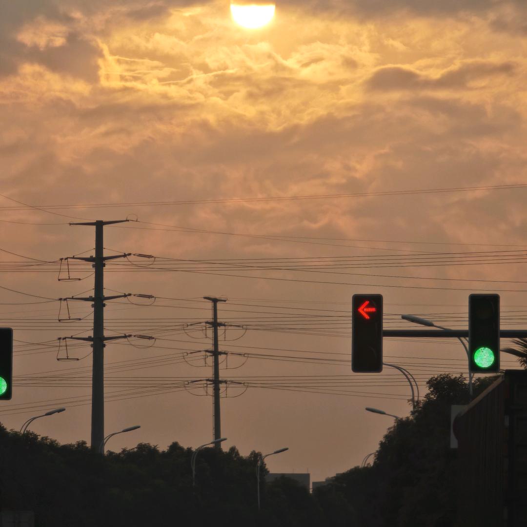 躲了一辈子的雨