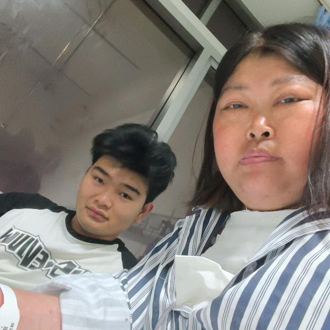 伟伟妈