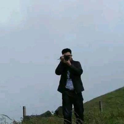 戴眼镜的乡巴佬