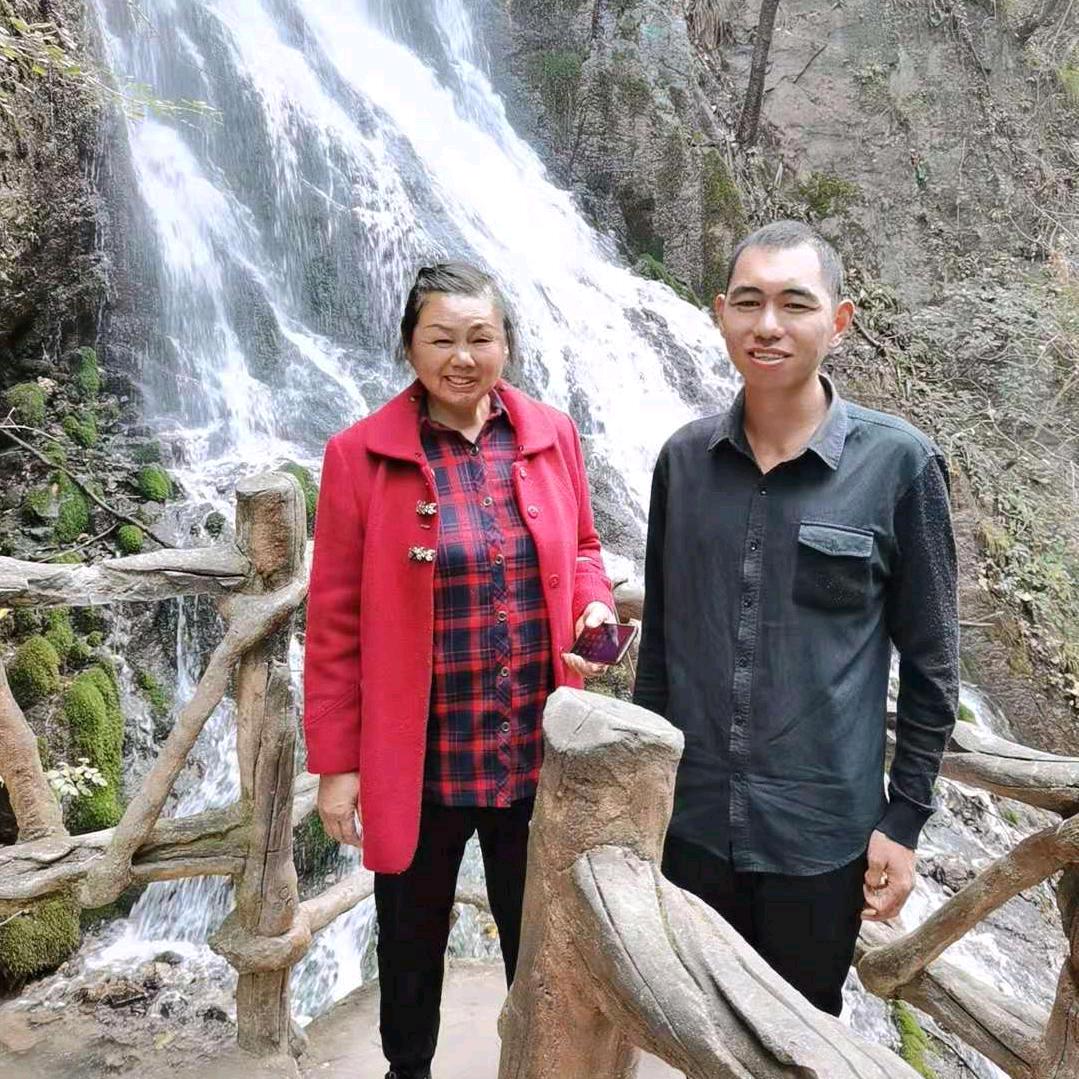 九六后的小弟