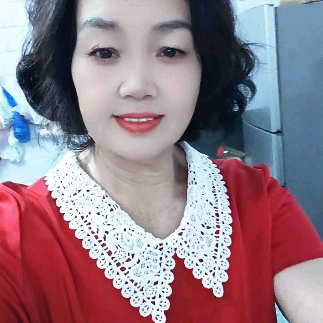 漂亮的奶奶。