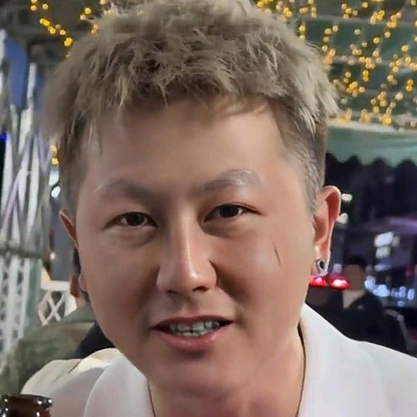 寒窗孤影