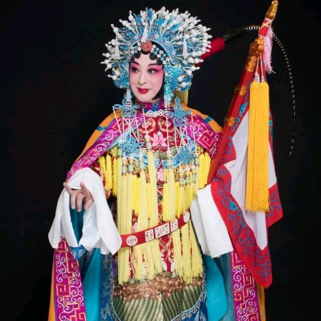 爱戏曲的三姐妹