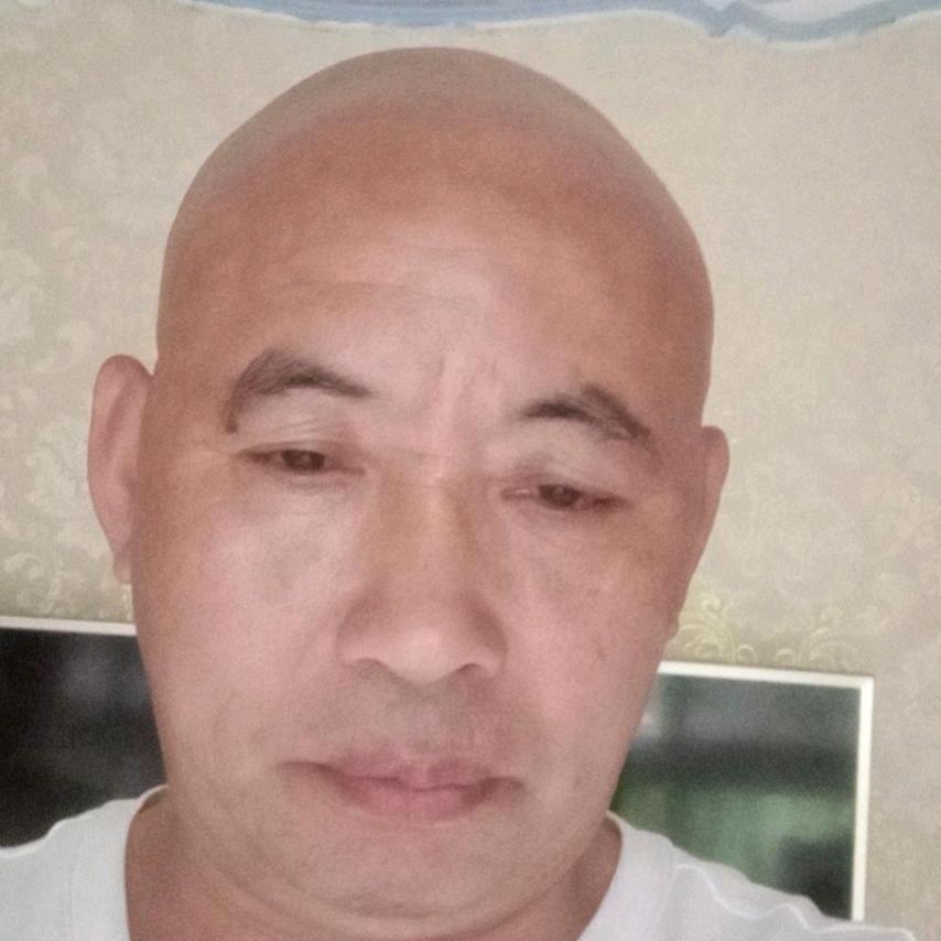 何德伟
