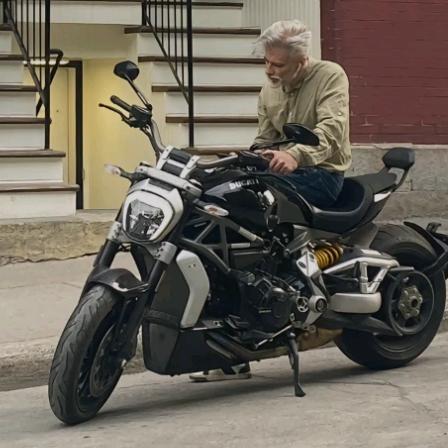 骑着爱玛去压弯