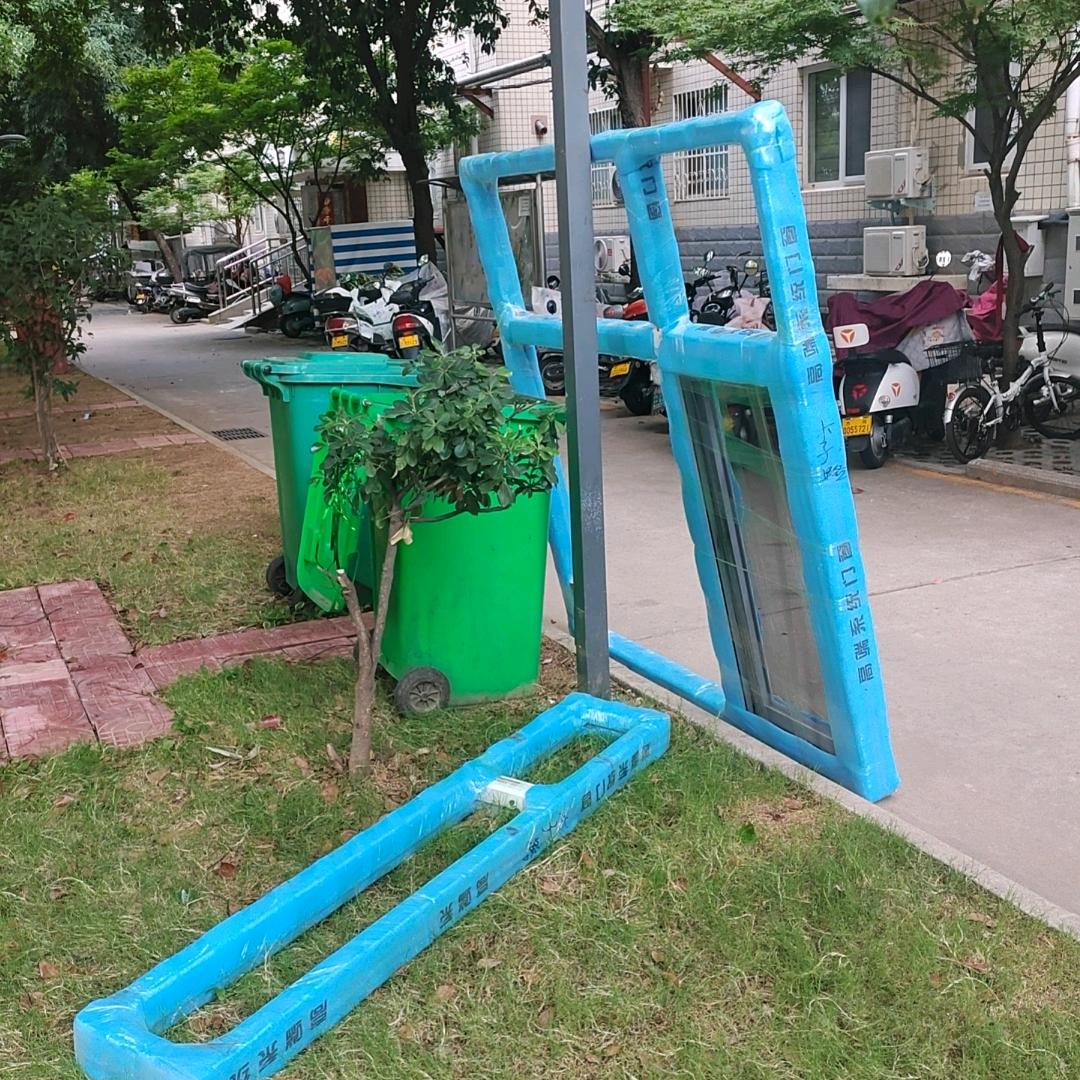 聚众门窗断桥窗中高端系统窗