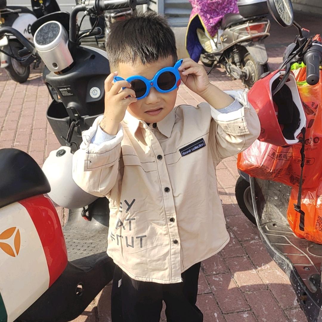 小李子头像