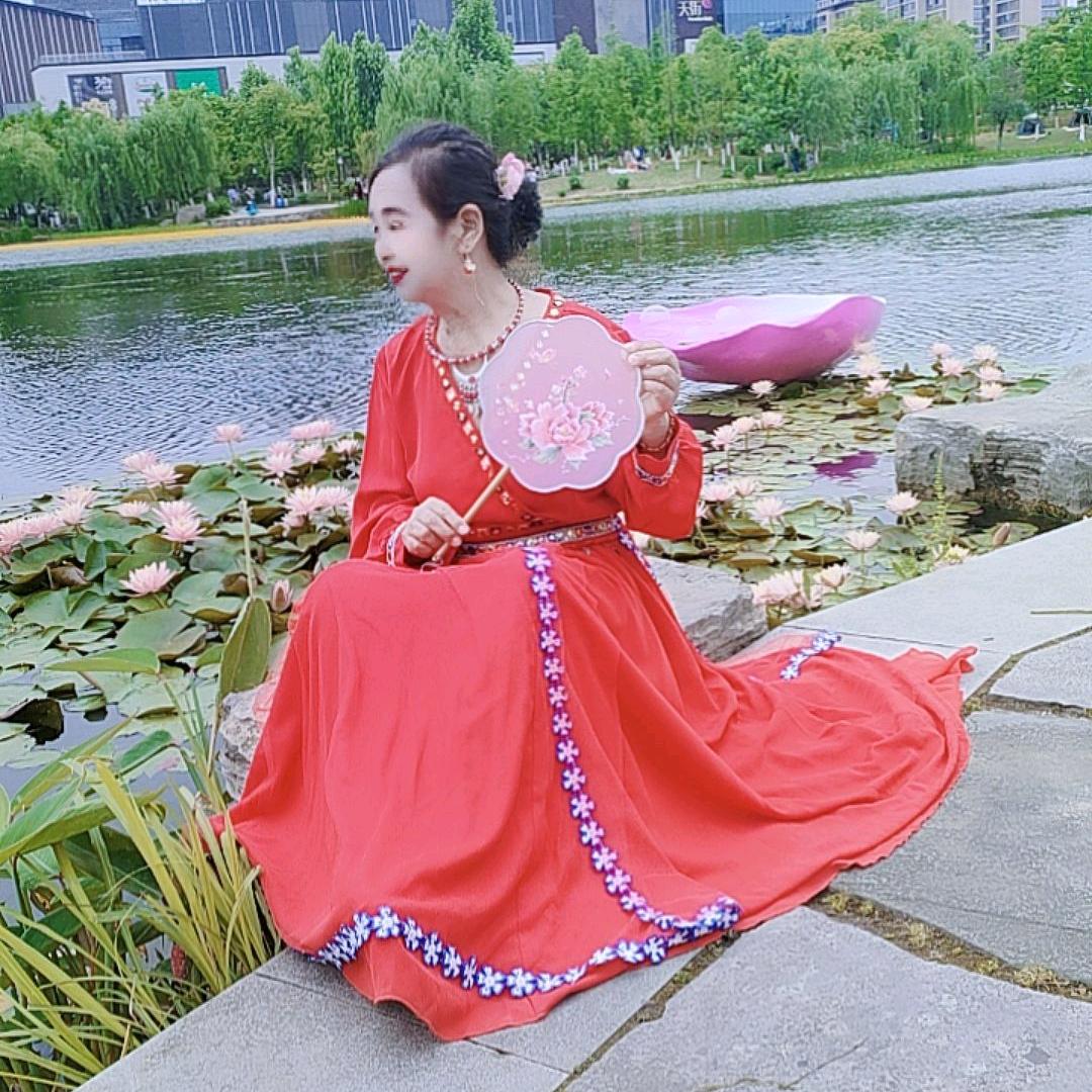 曹勤鸾广场舞🌹🌹💐💐