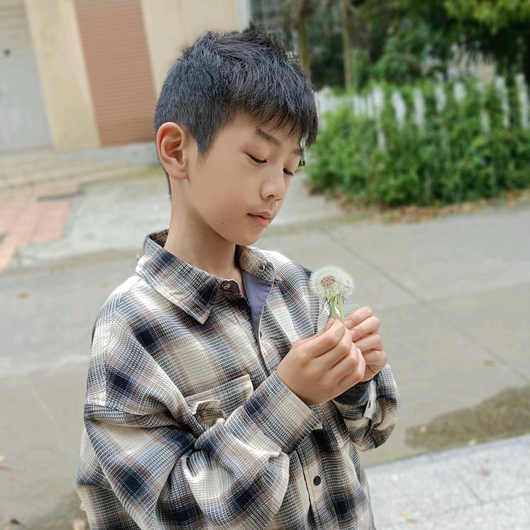 帅气的蔡佳成