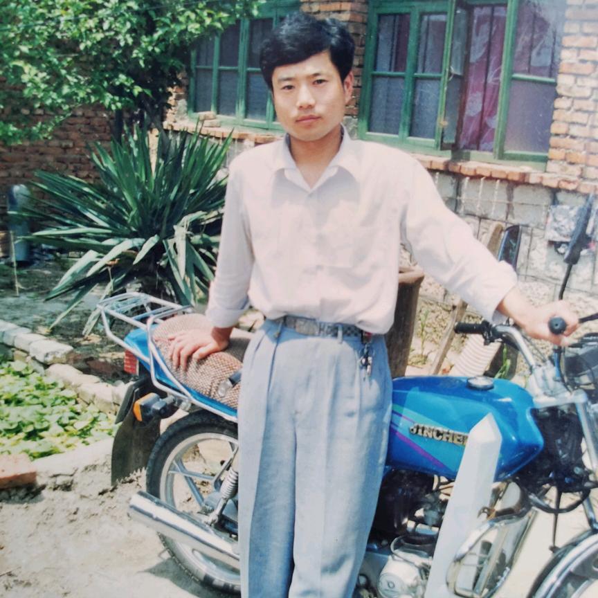 山林小溪水