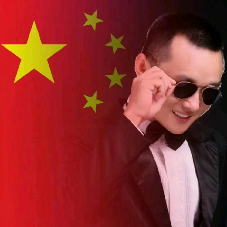 主持人郭子豪（带学员）