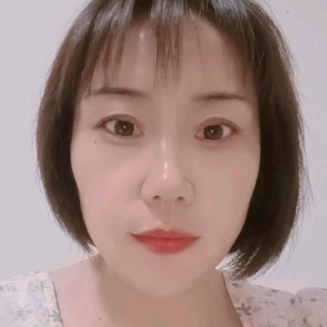 小何姐