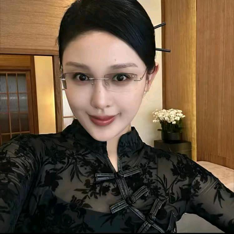 小阿悄(破烂女王）