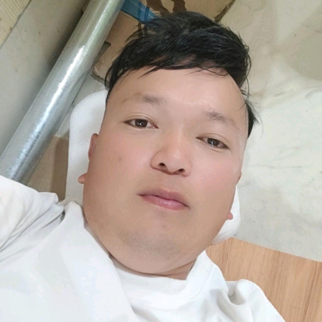 夜闲清莹梦落花。