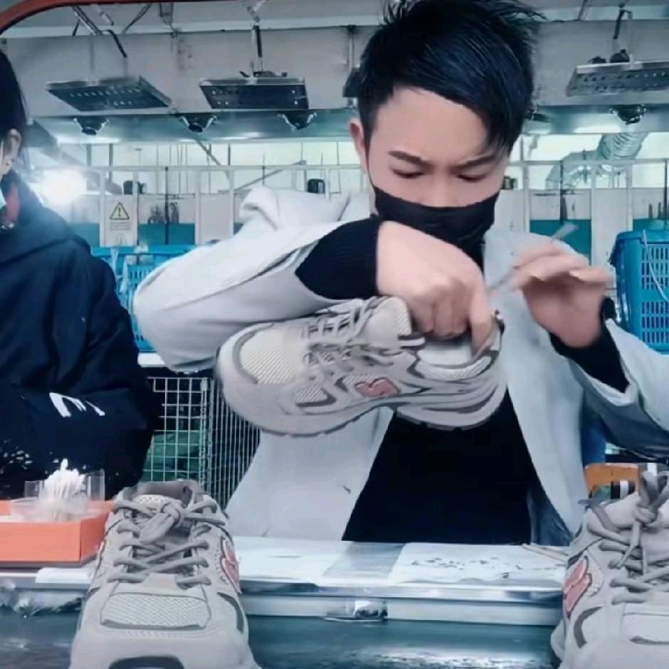 待我长发及腰勒死你