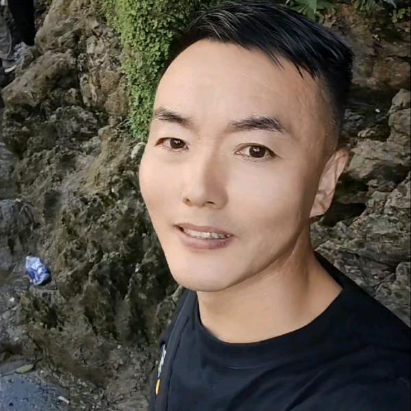 “勿忘初心”
