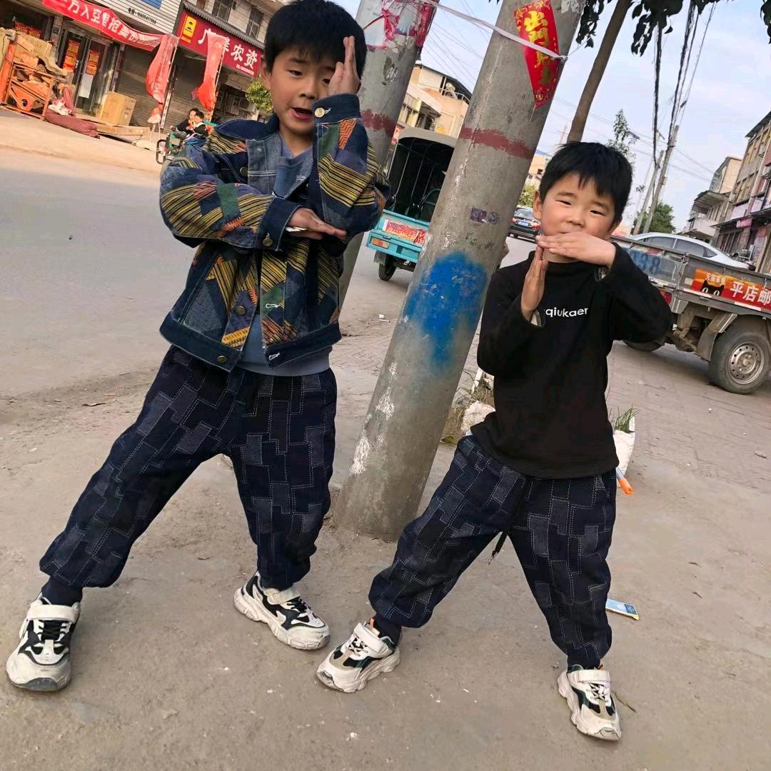 苏艺，苏楠。