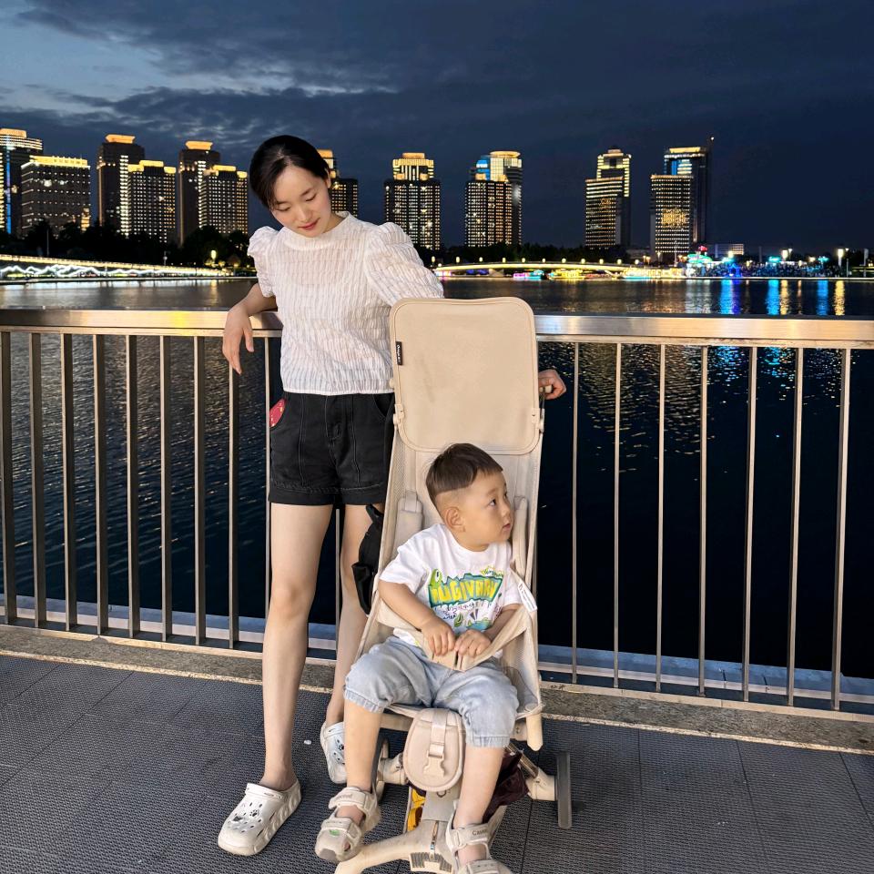 育见小曾