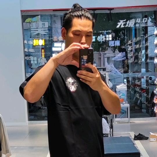 高高摆摊卖包子了