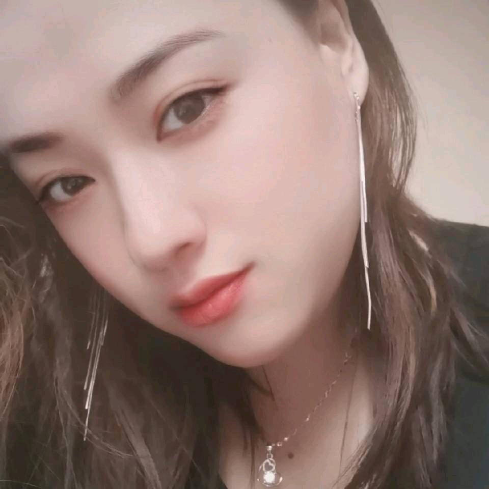 颜颜爱钩织
