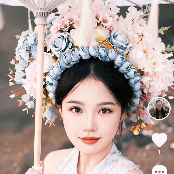 贺彩儿Ծ‸Ծ
