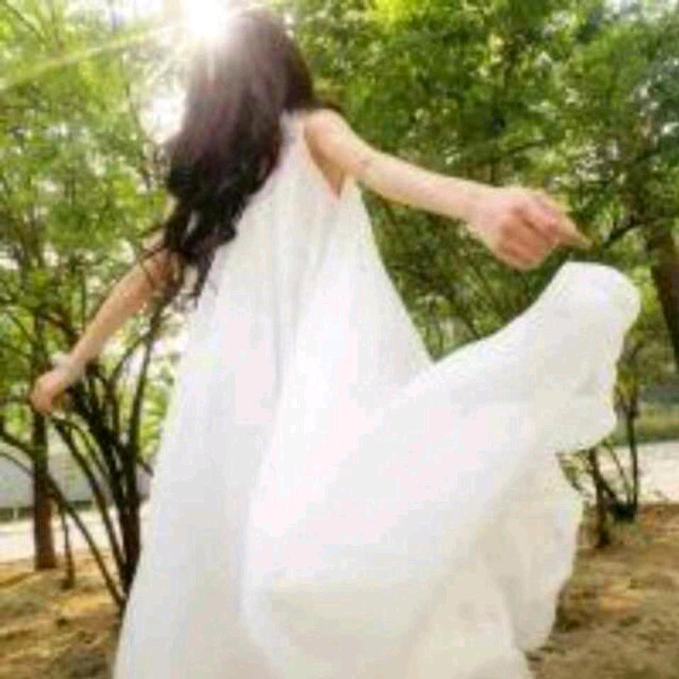 摆摊卖炒饭炒面的小姐姐（曹曹）