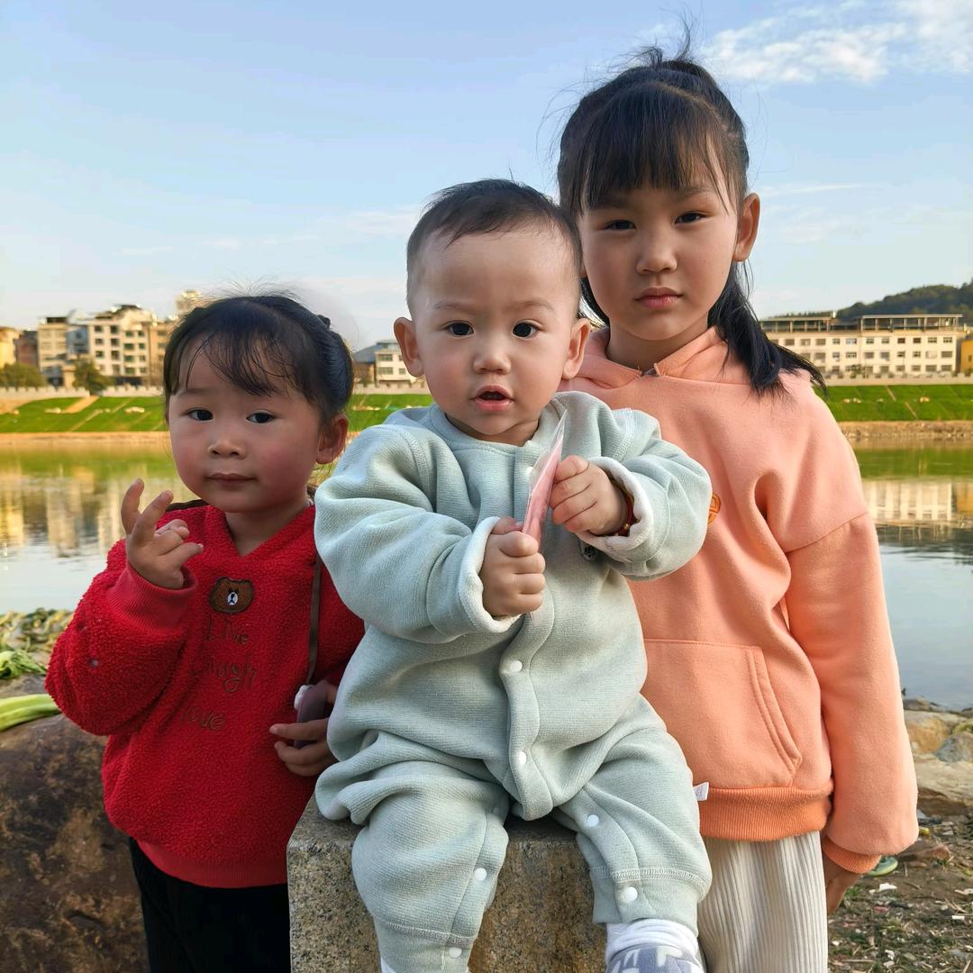 90后农民兄弟,小李