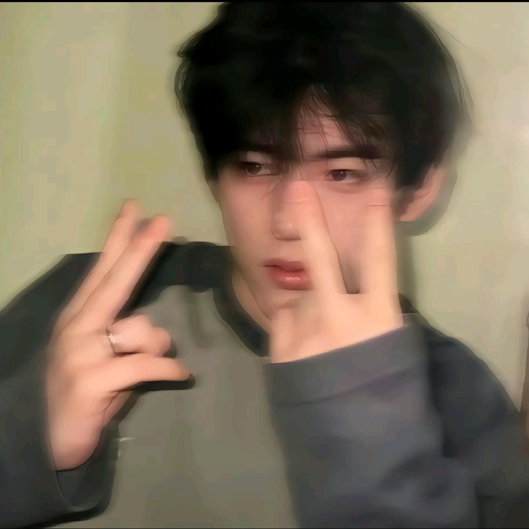 竹烬然