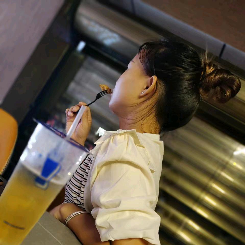 爱笑😁的姑凉 。