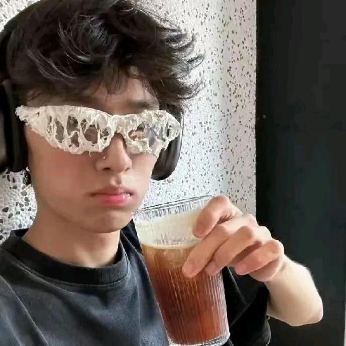 不吃鸡蛋°