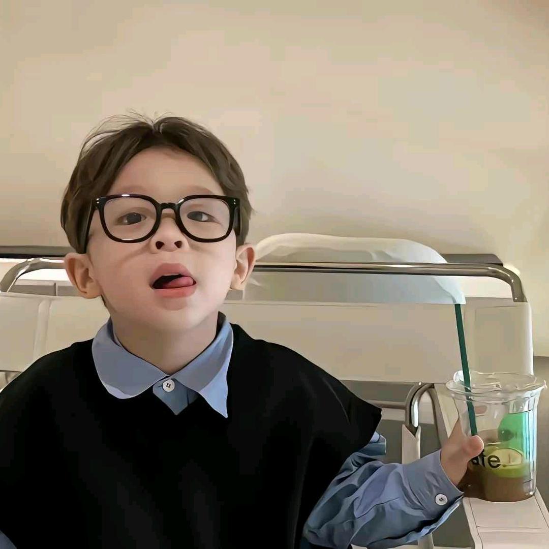 小浩爱吃零食