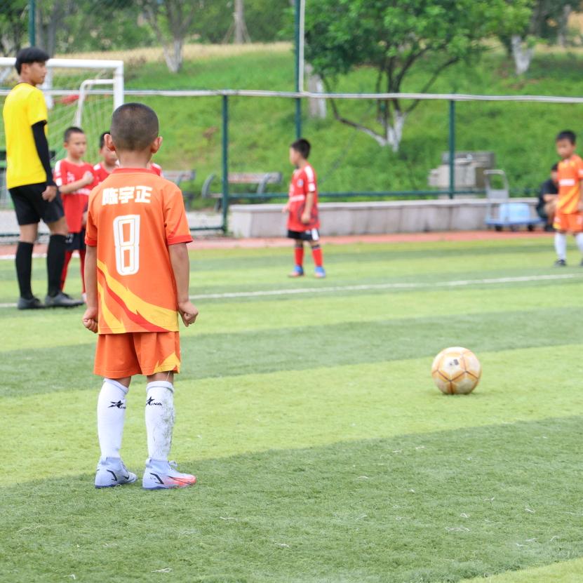 8号足球小子陈宇正