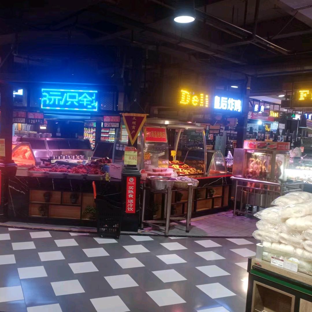 卢氏好又多超市做卤味的飞哥