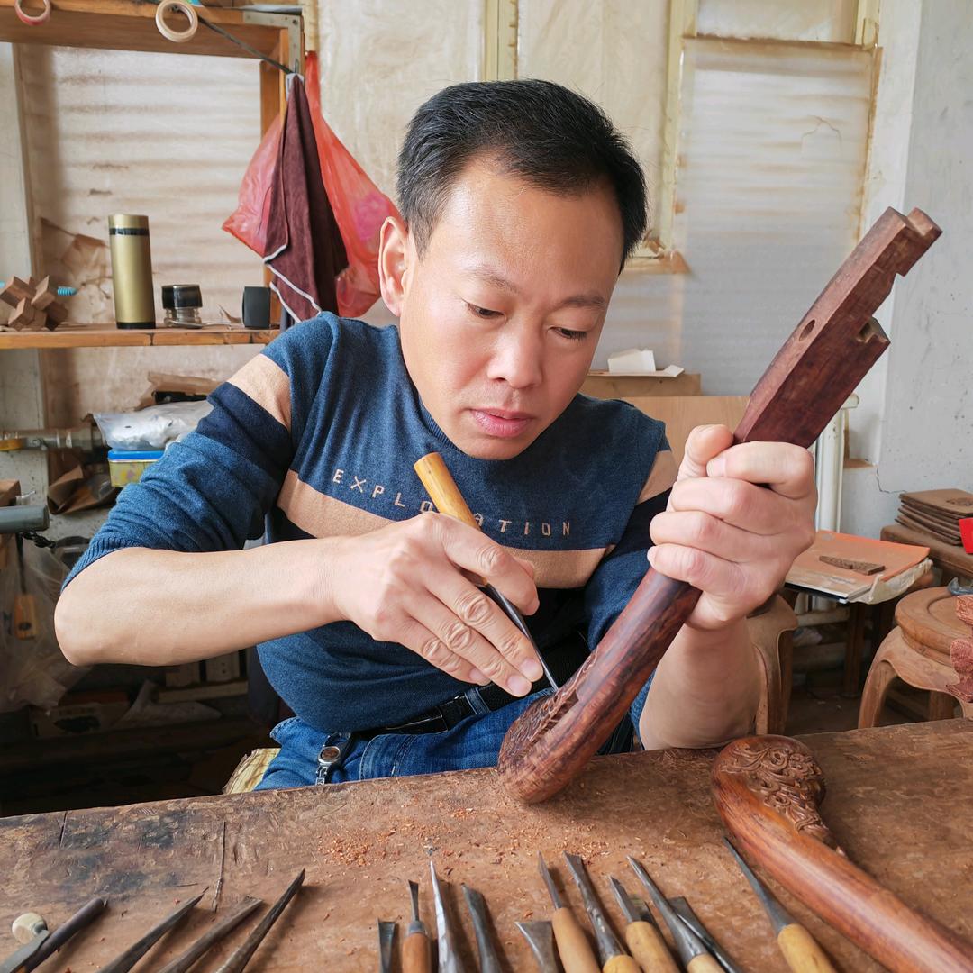 80后木雕师