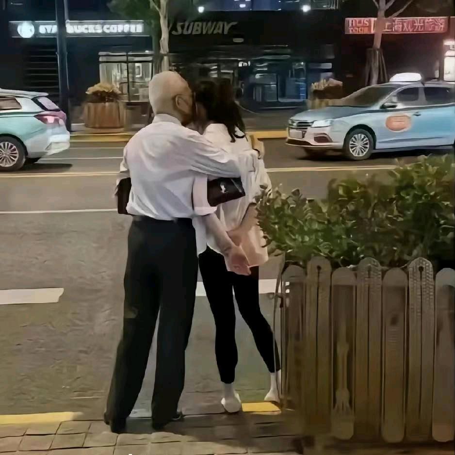 吵瓦例耳
