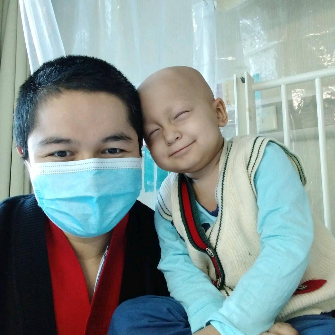 移植后的2岁阿卜杜💞