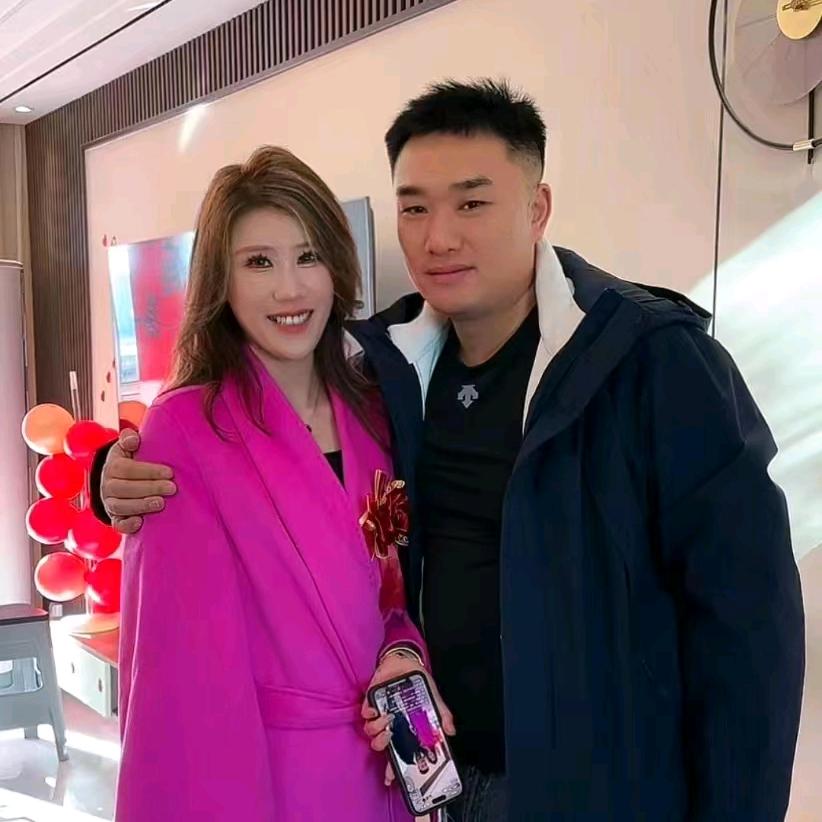 婷猫儿🐱团队直播精选