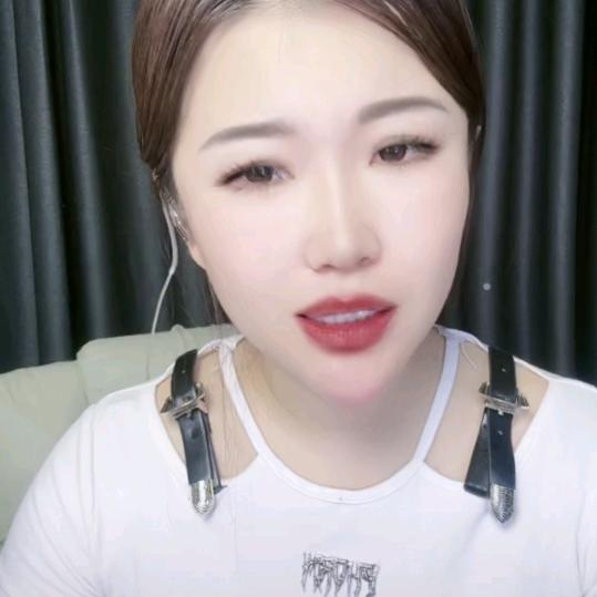 大鱼吃小鱼，小鱼吃虾米。