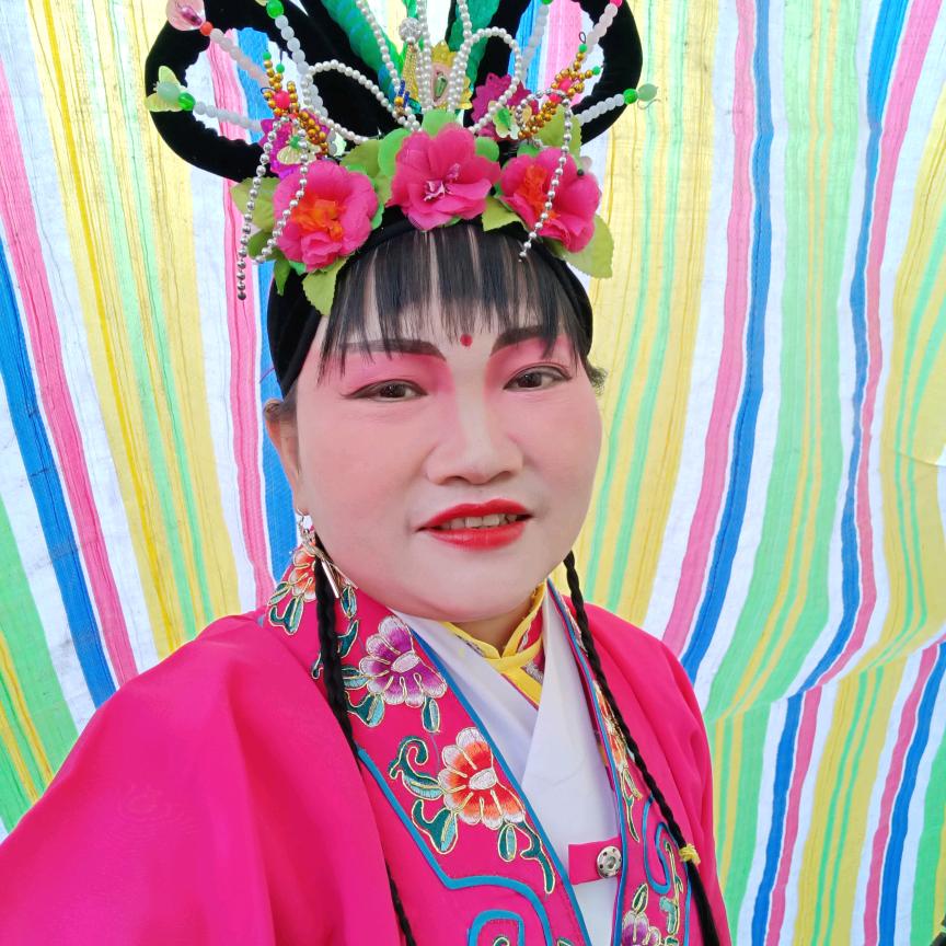 卢小莲《龙辉剧团》