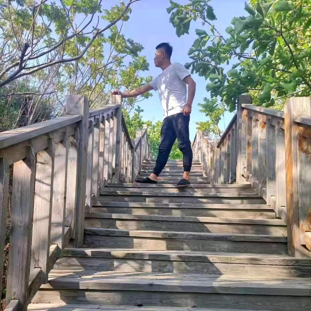 莲山麦香烤饼店小建