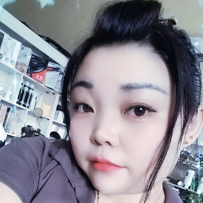 彩妆小燕子