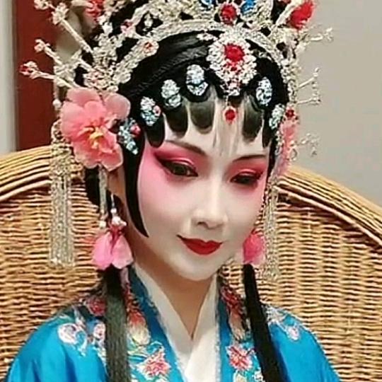 戏韵闫霞