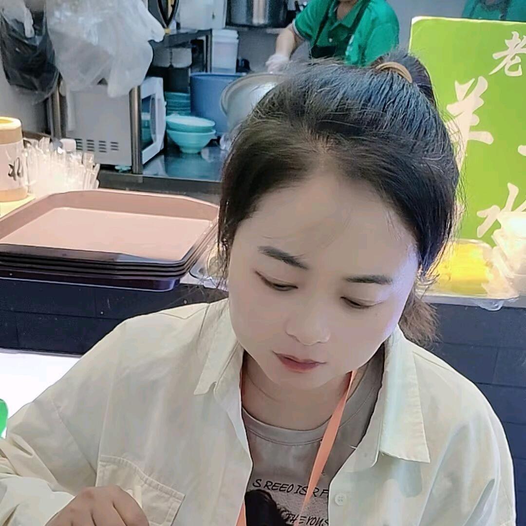 荣荣姐