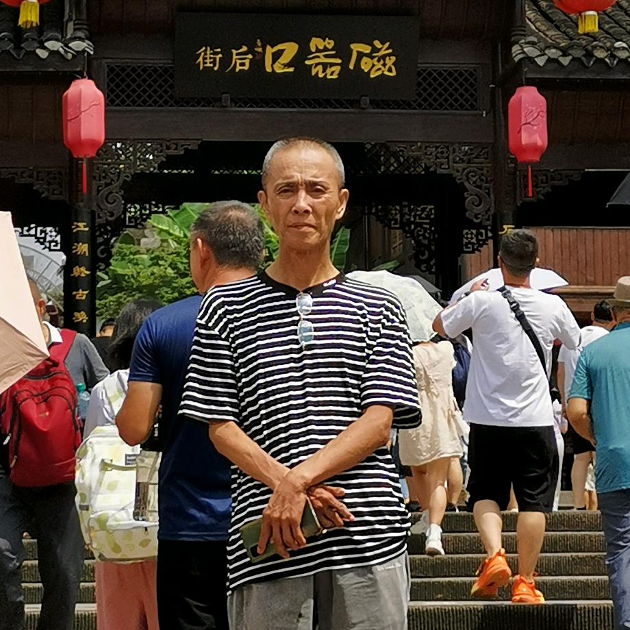 草原等待。