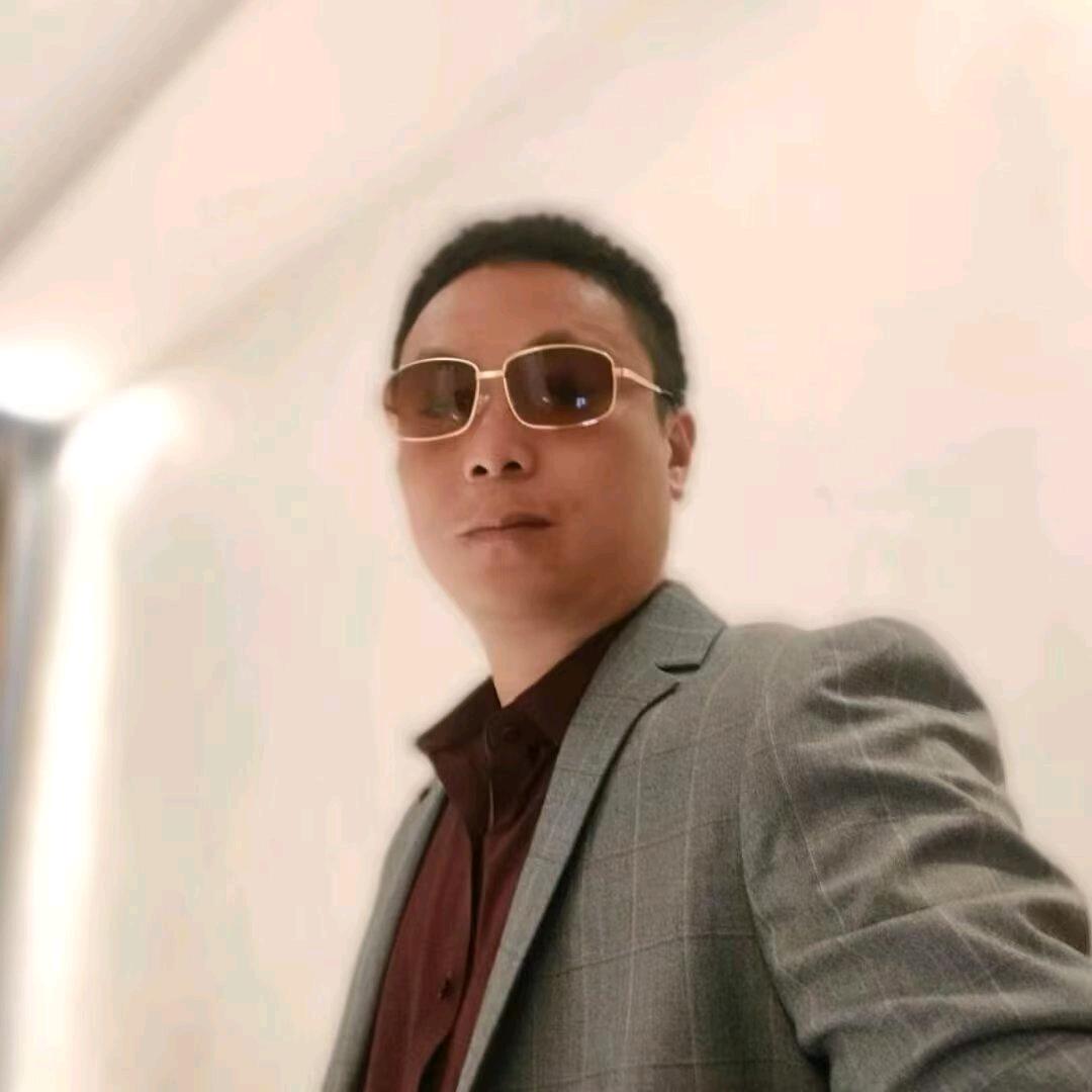 开心果何。单身。