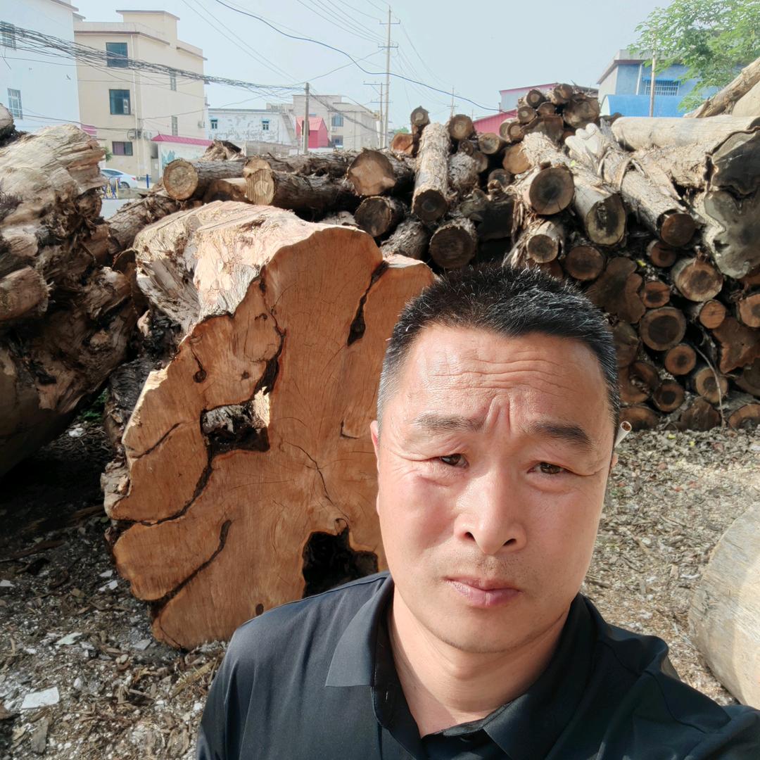 聚鹏阁百岁服
