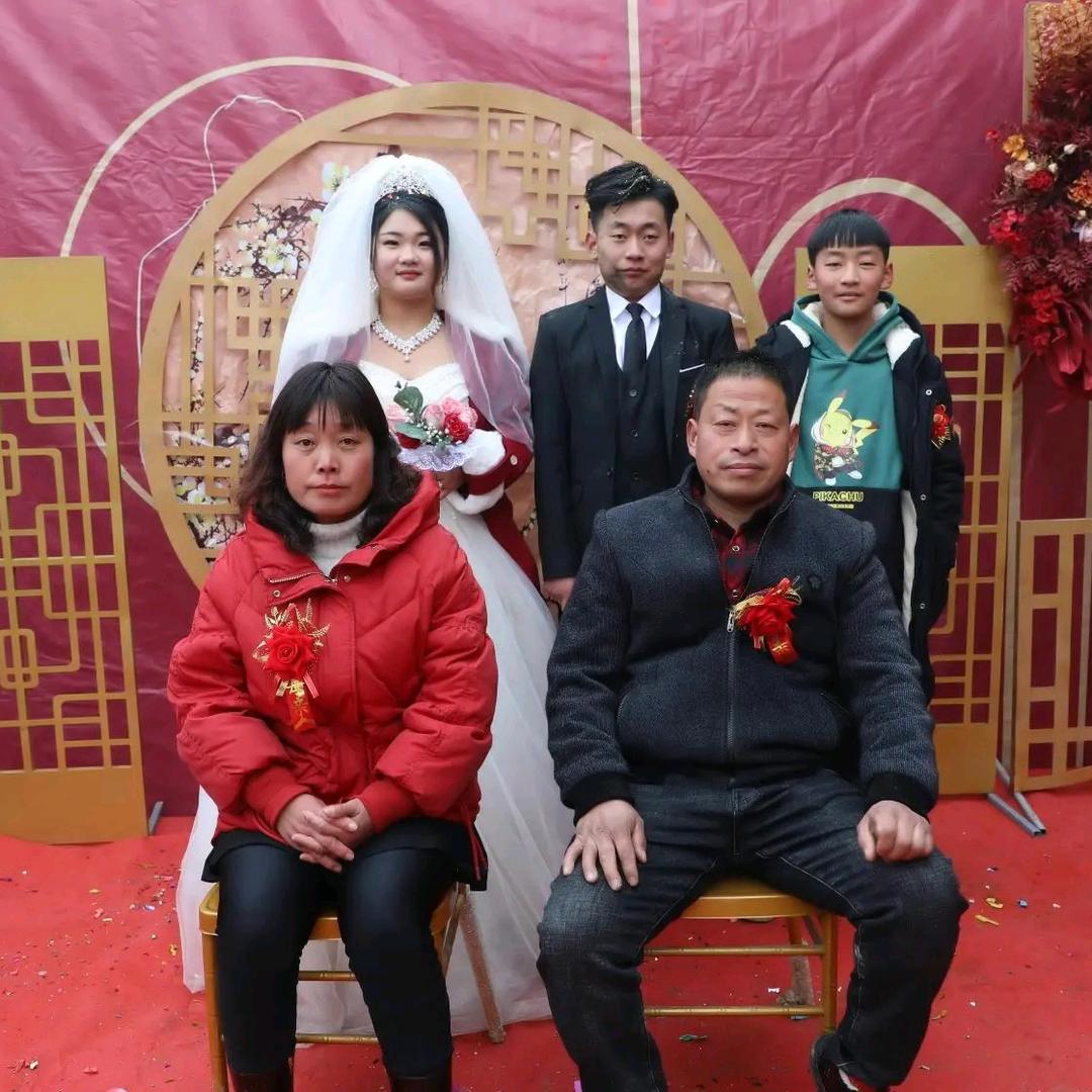 念念奶奶《相亲相爱一家人》