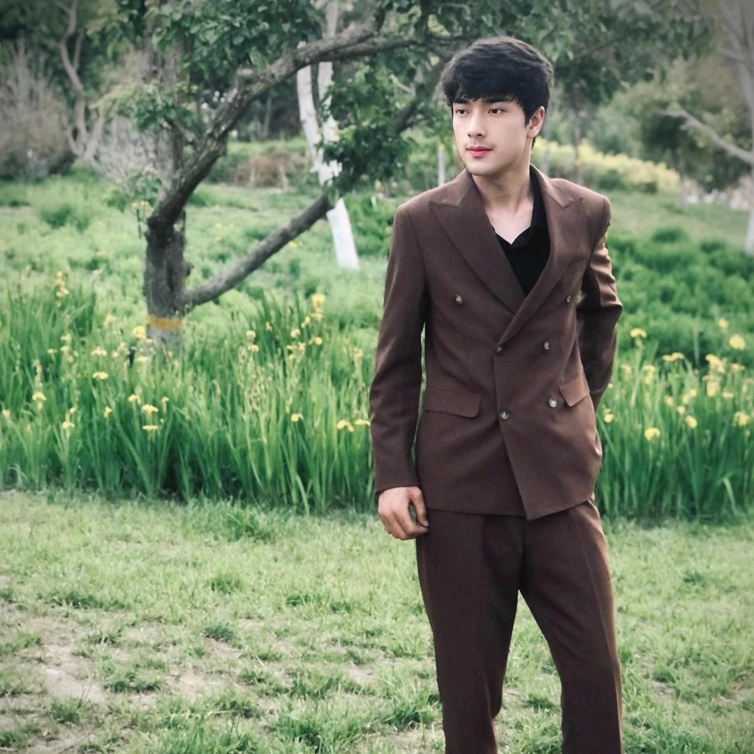 哥→𝐾𝑢𝐿𝑖𝑌𝑊𝑎Z