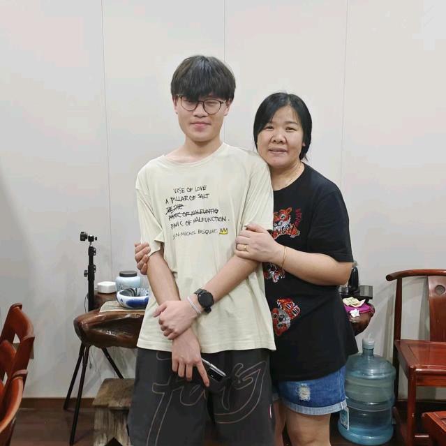 荣荣姐