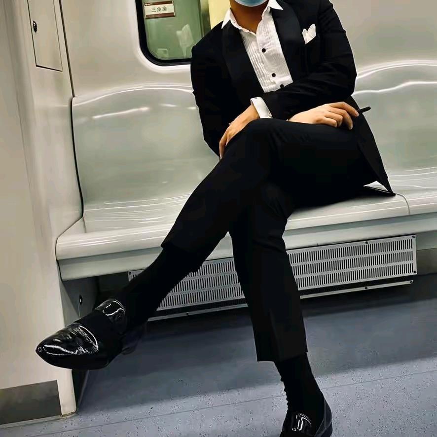 けがをした男の子